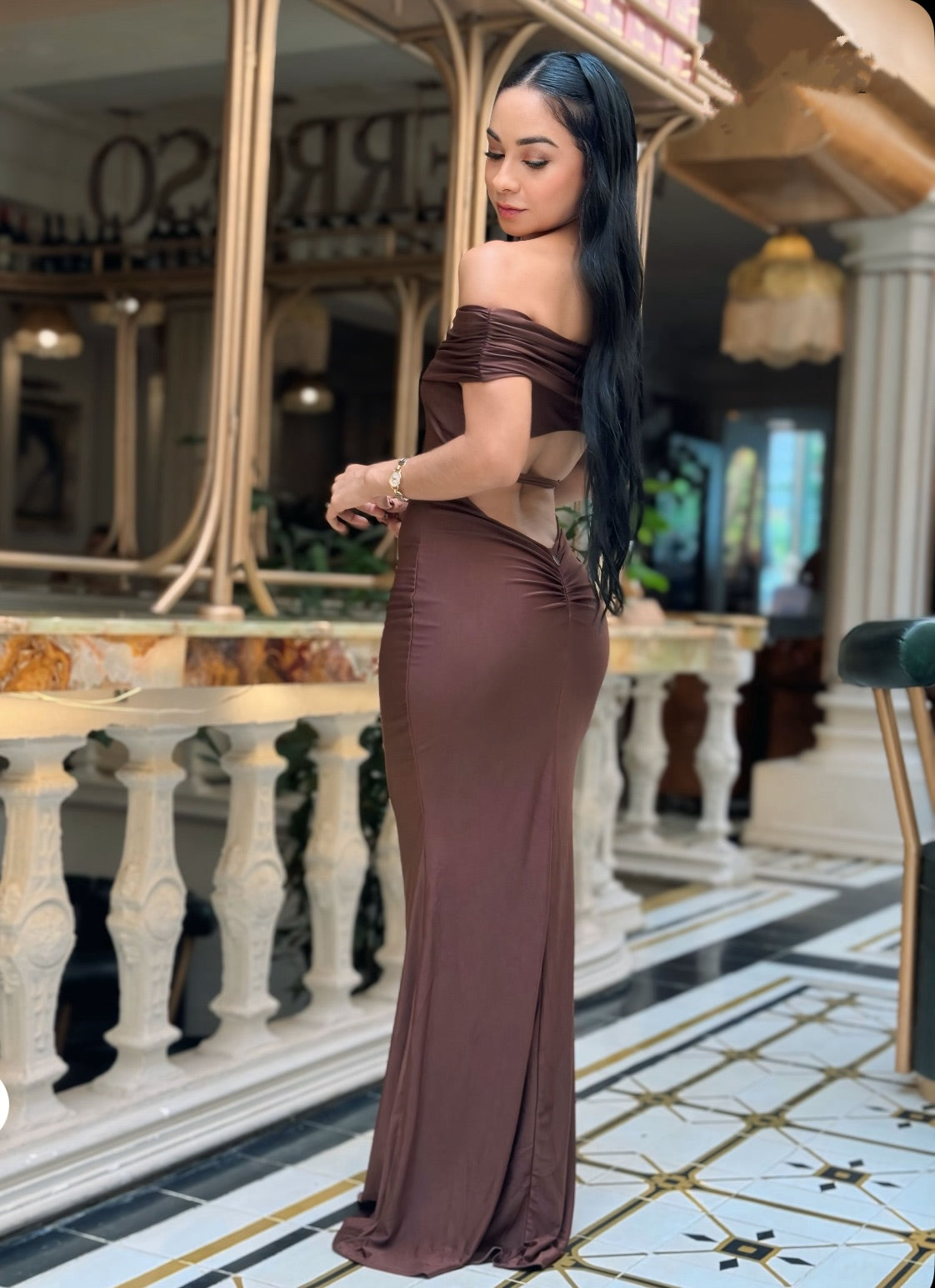 Vestido Moca Elegancia Sirena – Glamour y Sofisticación