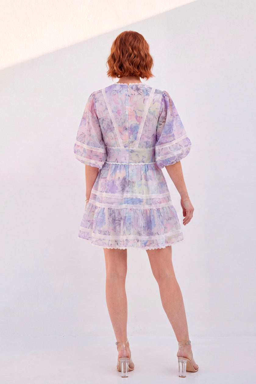 Vestido Violeta · Mini Organza Floral · Manga Globo + Encaje