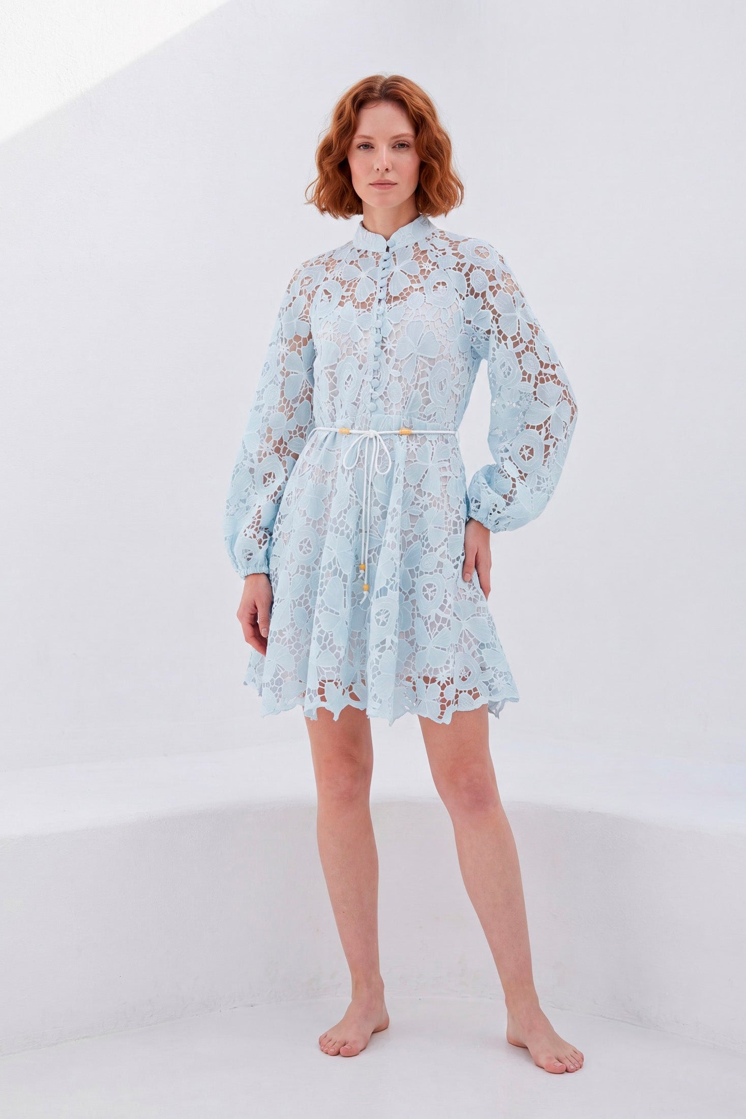 Vestido Celeste · Mini Encaje Azul Cielo · Manga Globo + Cuello Alto