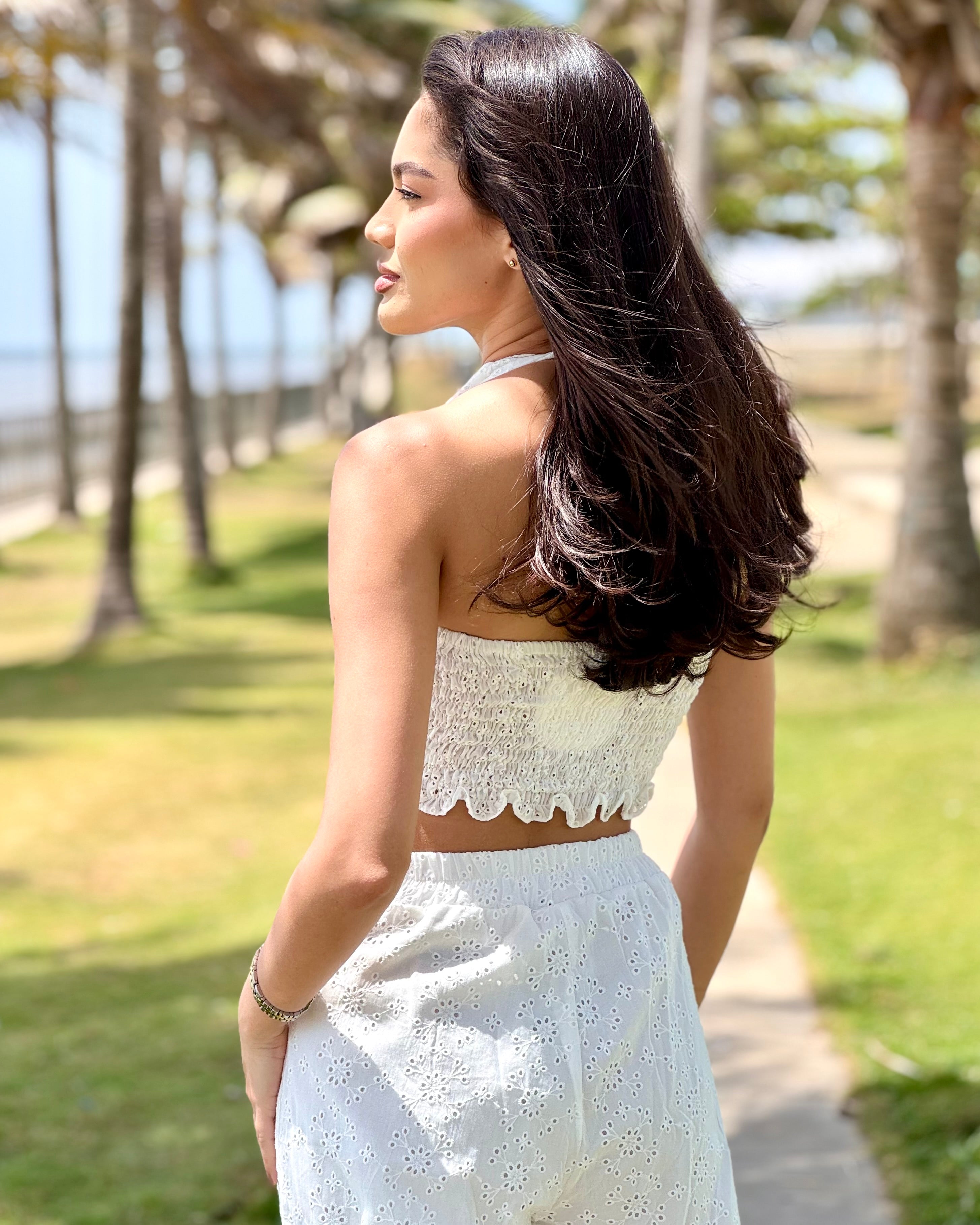 Set Lola Ojalillo · Top Halter Twist Broderie + Palazzo Wide Leg