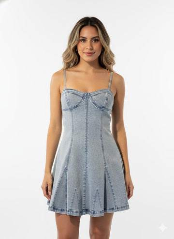 Vestido denim con tirantes y silueta acampanada