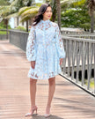 Vestido Celeste · Mini Encaje Azul Cielo · Manga Globo + Cuello Alto