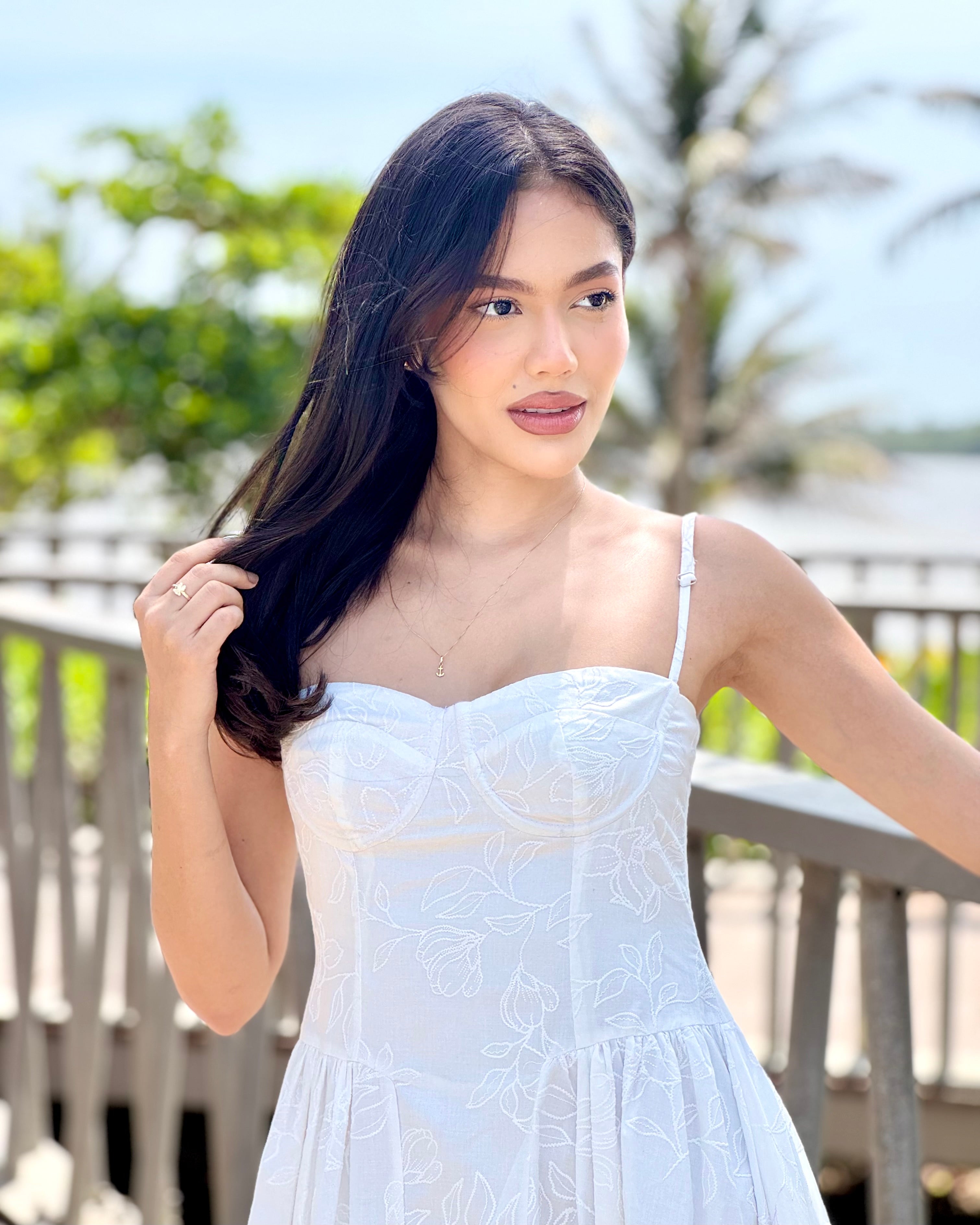 Vestido Mariana · Midi Bustier Bordado Floral Tonal · Tirantes Finos