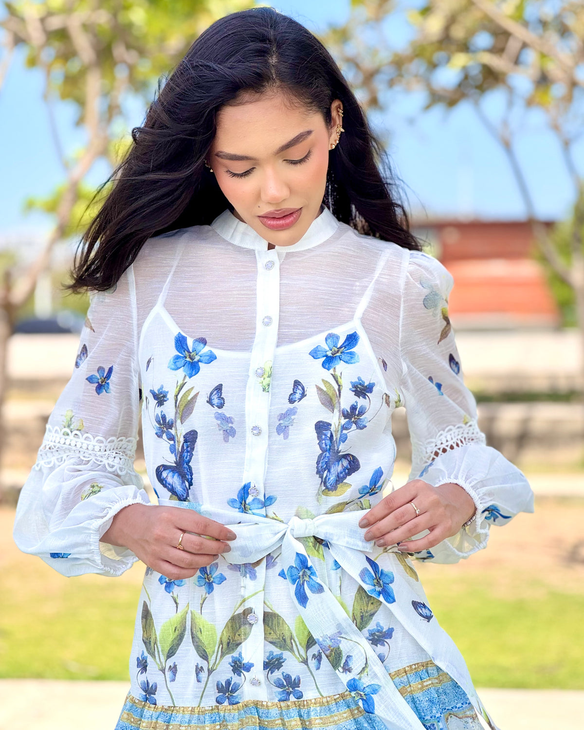 Vestido Mariposa · Mini Lino Bordado Floral · Mangas Globo + Botones Perla