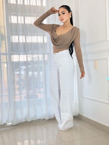 Body Beige Escote Drapeado – Elegancia y Estilo para Tu Día a Día