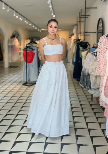 Set Blanco de Dos Piezas  – Top Corto de Tiras y Falda Larga