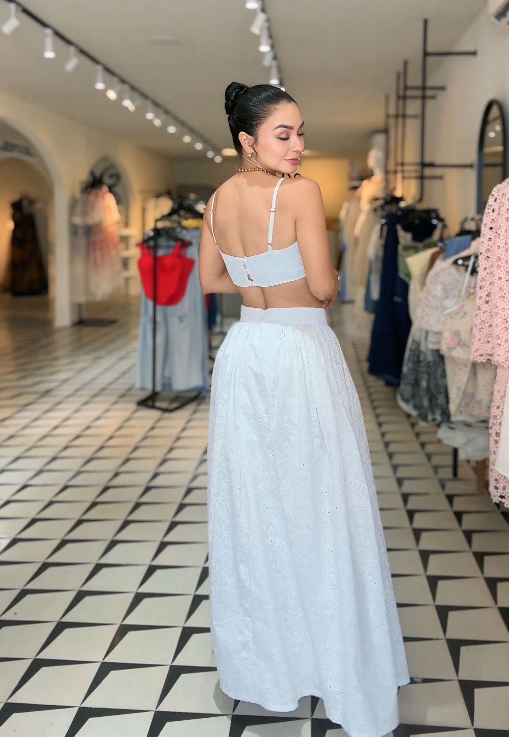 Set Blanco de Dos Piezas  – Top Corto de Tiras y Falda Larga