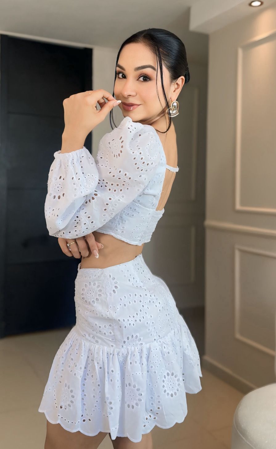 SET BLANCO EN OJALILLO DE DOS PIEZAS MUJER – TOP MANGA LARGA Y FALDA CORTA