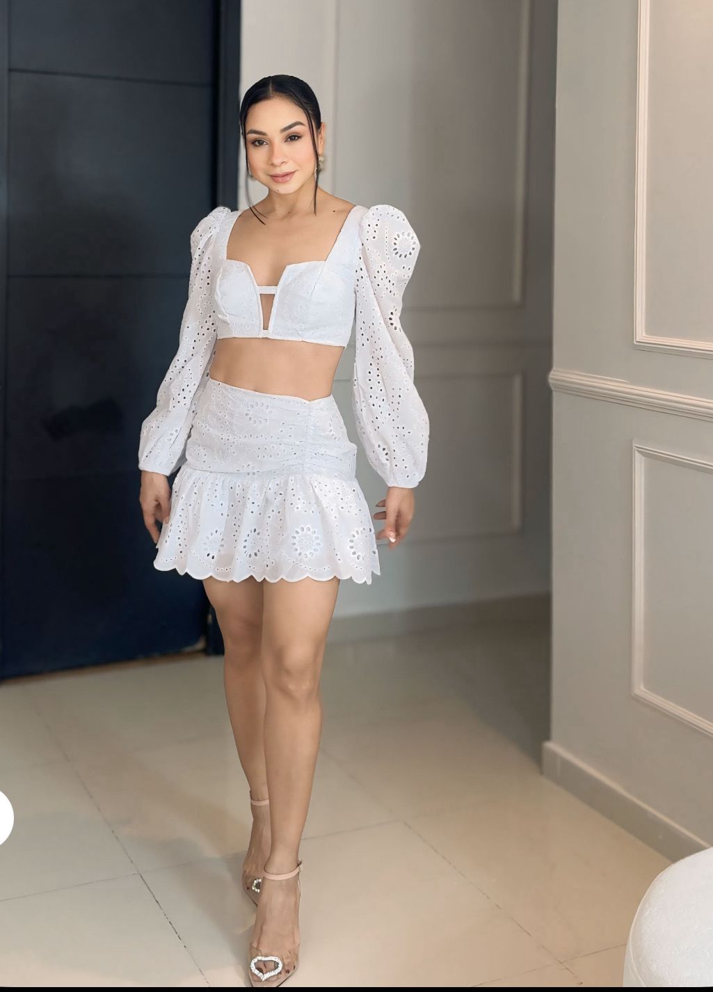 SET BLANCO EN OJALILLO DE DOS PIEZAS MUJER – TOP MANGA LARGA Y FALDA CORTA